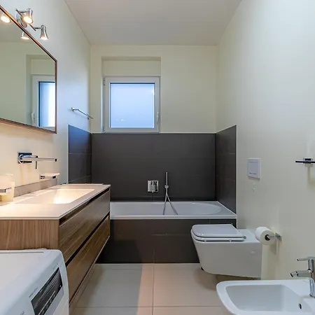 Apartamento Imperial Of 3 With A View Behind The Station And 10 Min From The Of *