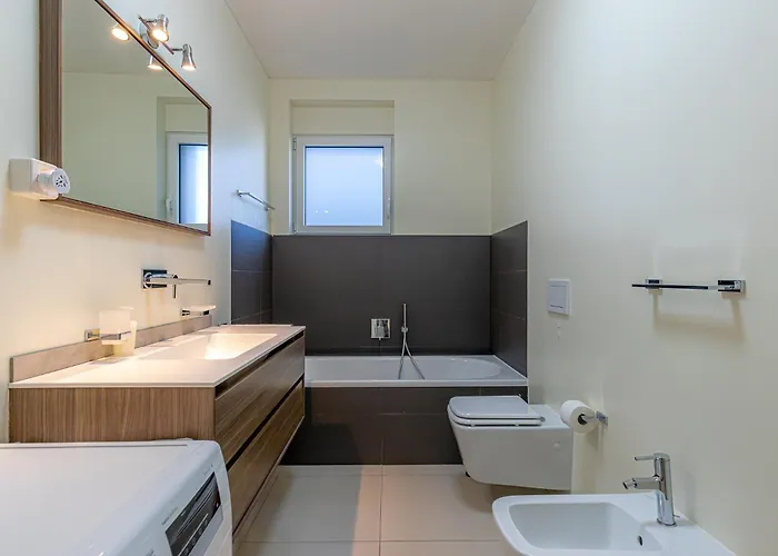 Daire Imperial Of 3 With A View Behind The Station And 10 Min From The Of *