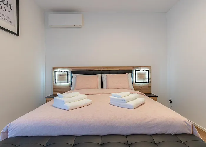 Imperial Of 3 With A View Behind The Station And 10 Min From The Of *