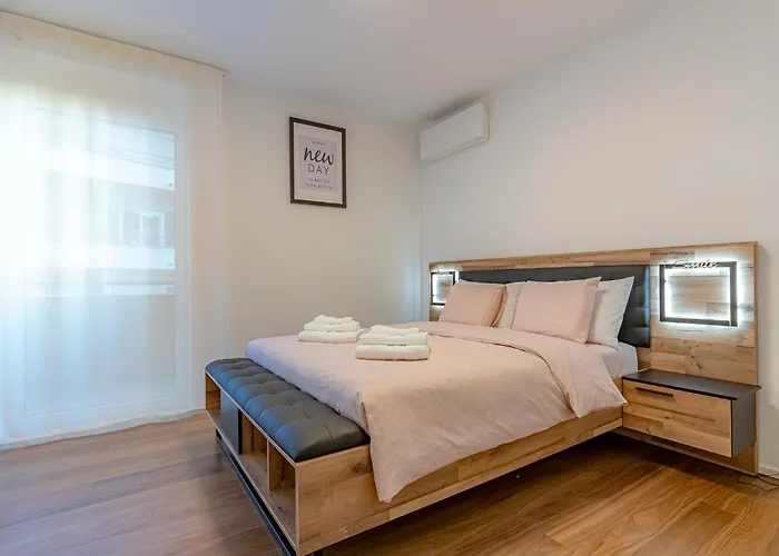 Imperial Of 3 With A View Behind The Station And 10 Min From The Of