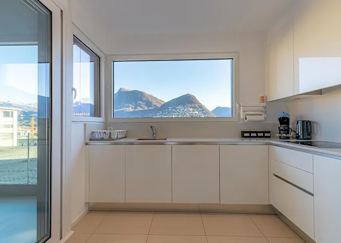 Apartment Imperial Of 3 With A View Behind The Station And 10 Min From The Of Lugano