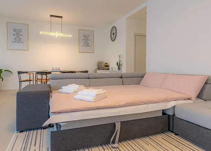 Imperial Of 3 With A View Behind The Station And 10 Min From The Of