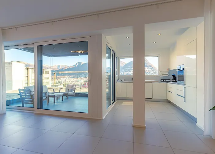 Imperial Of 3 With A View Behind The Station And 10 Min From The Of דירה