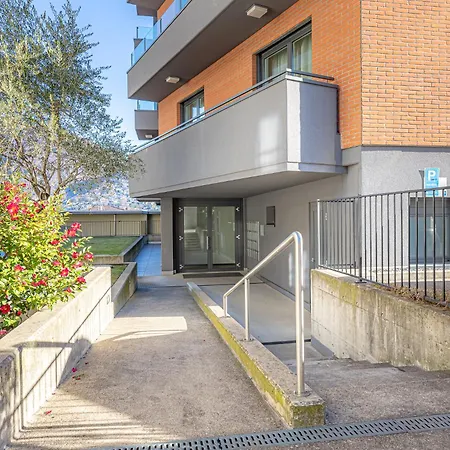 Imperial Of 3 With A View Behind The Station And 10 Min From The Of