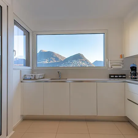 Apartament Imperial Of 3 With A View Behind The Station And 10 Min From The Of Lugano