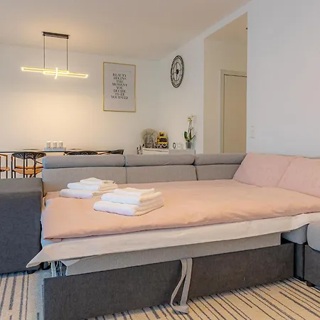 Imperial Of 3 With A View Behind The Station And 10 Min From The Of