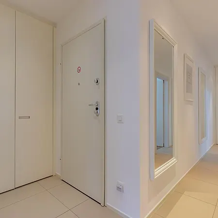 Imperial Of 3 With A View Behind The Station And 10 Min From The Of 公寓 *