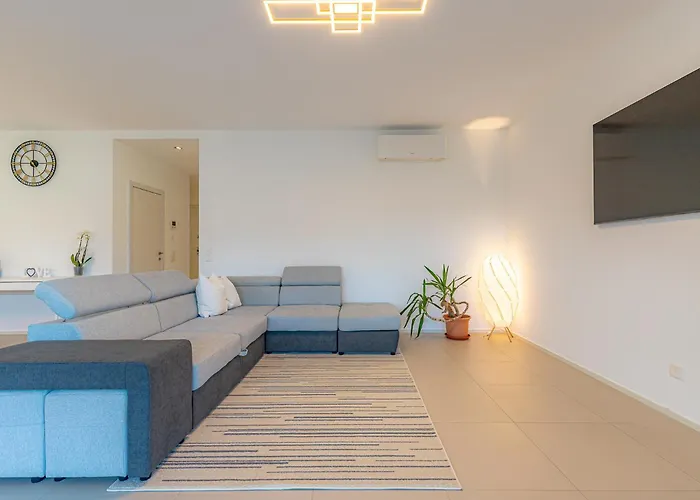 Imperial Of 3 With A View Behind The Station And 10 Min From The Of *